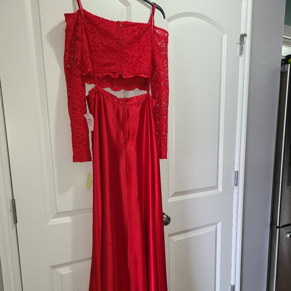 Red formal dress - Picture 2 of 6